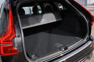 Volvo XC60 2022 - 2.0 B4 Aut. R-DESIGN / Panorama dak / Volleder immagine 24