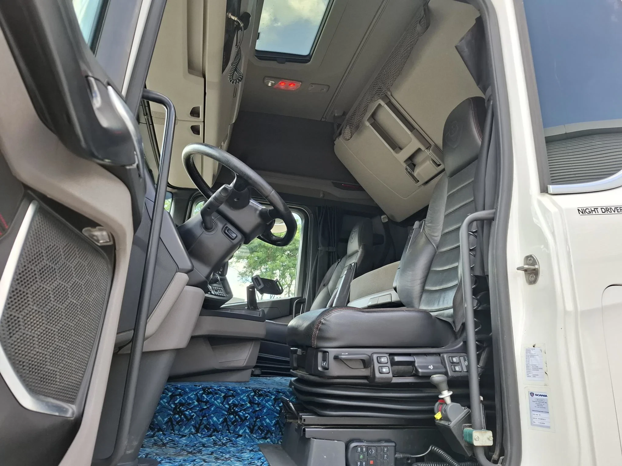 Scania R 2020 - NGS R520 V8 / !!ONLY:500738 KM!! / BOOGIE / RETARDER / HYDRAULICS / LEATHER / NAVI / FRIDGE / LWDS / AUTOMATIC / EURO-6 / 2020 afbeelding 12