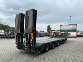 Broshuis N/A 2017 - 3ABSD Lowloader 3-axle / GVW: 59.000kg / Neck: 23.000kg / hydraulic steering + ramps + loading table / 4.60m extendable / winch / liftaxle image 13