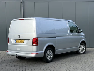 Volkswagen Transporter 2021 - 2.0 TDI 150 PK HIGHLINE / DSG AUTOMAAT / L1H1 / SORTIMO INRICHTING / TREKHAAK / CAMERA / ADAPTIVE CRUISE / ACHTERKLEP immagine 3 miniatura
