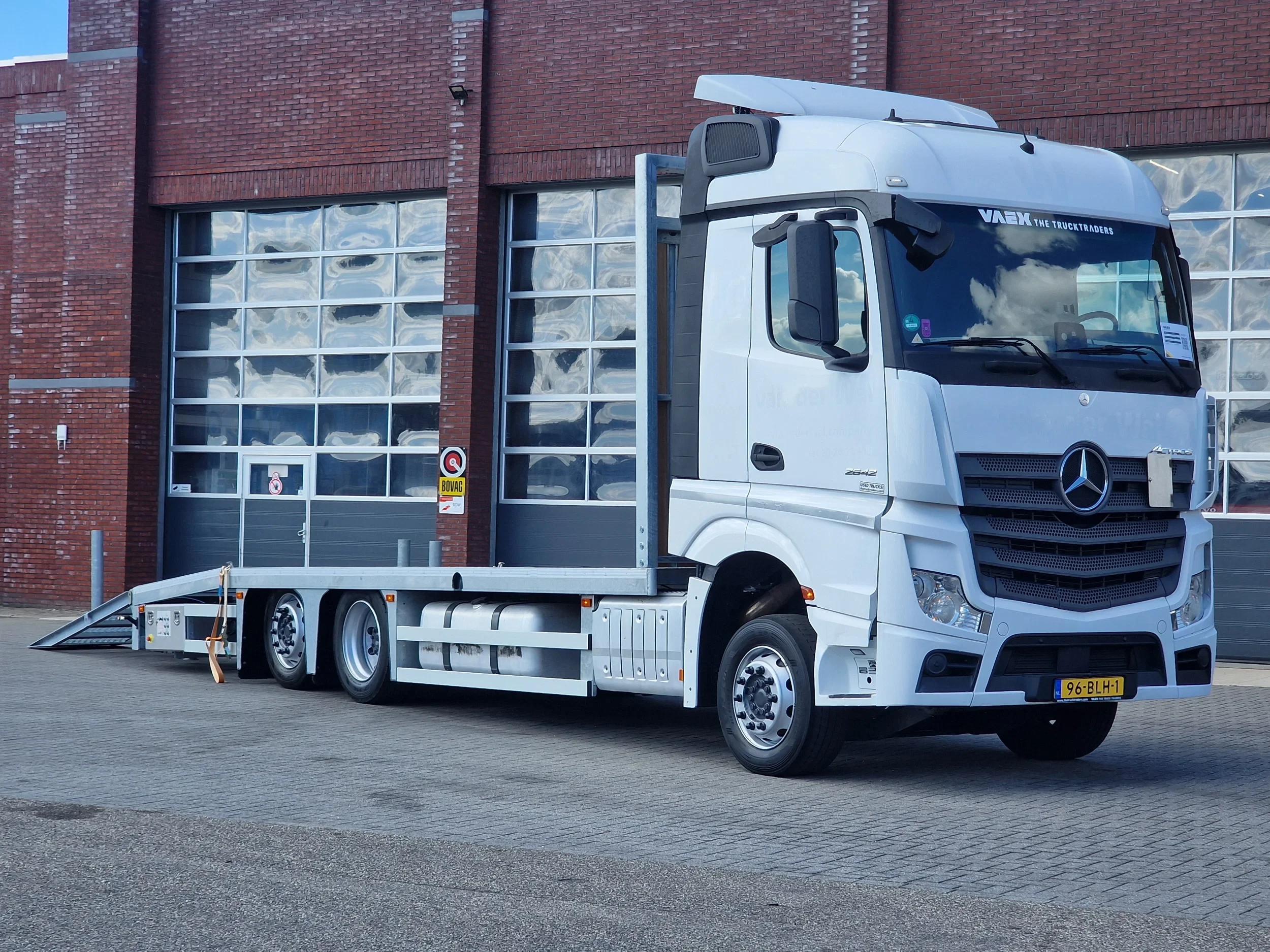 Mercedes-Benz Actros 2018 - 2642 6x2 Streamspace - New Flatbed - Ramps - Full air - Dutch truck afbeelding 1