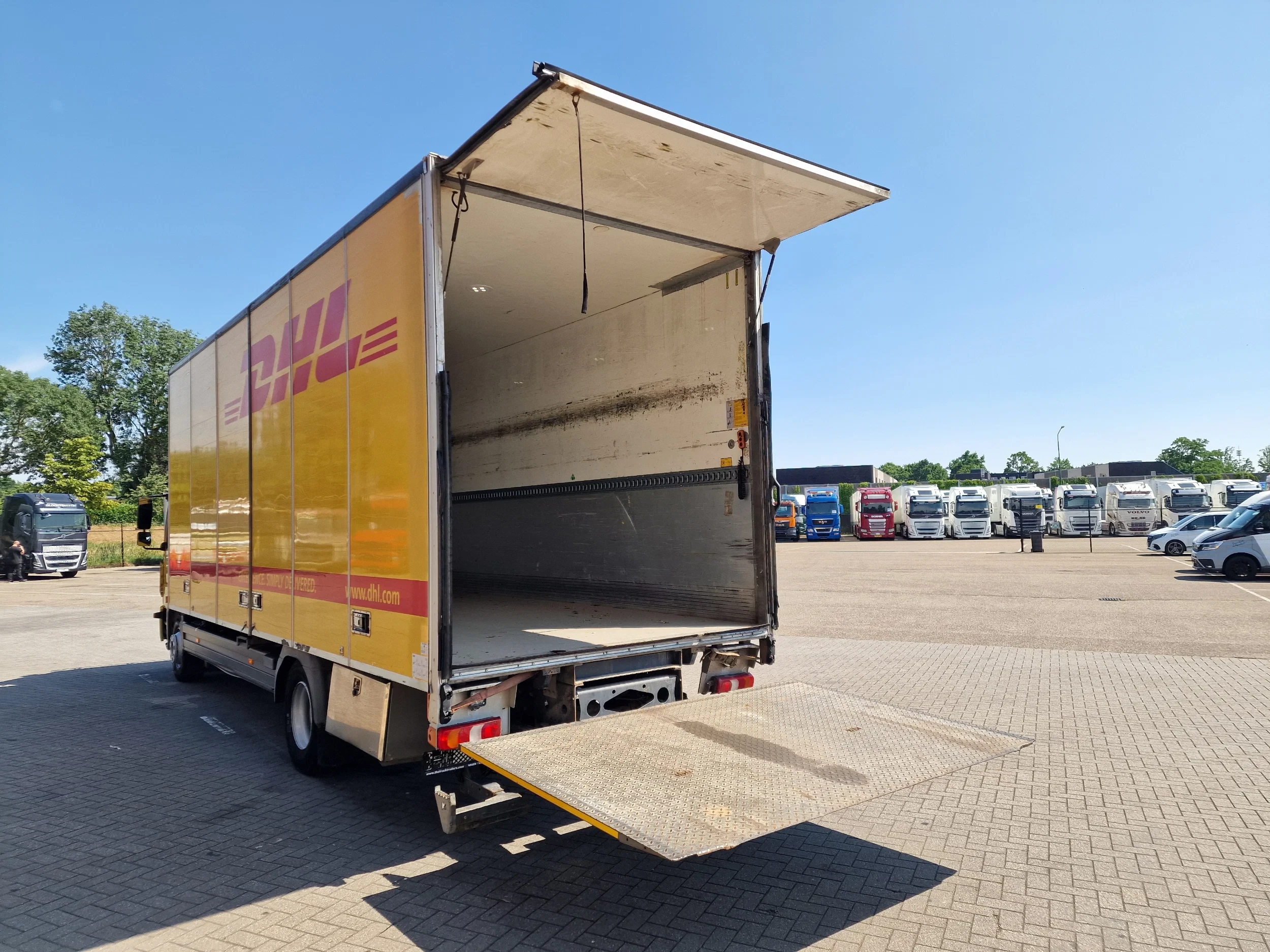 Mercedes-Benz Atego 2013 - 1223 4x2 Box with sidedoors - Loadlift - Euro 6 - Low KM - Automatic gearbox image 7