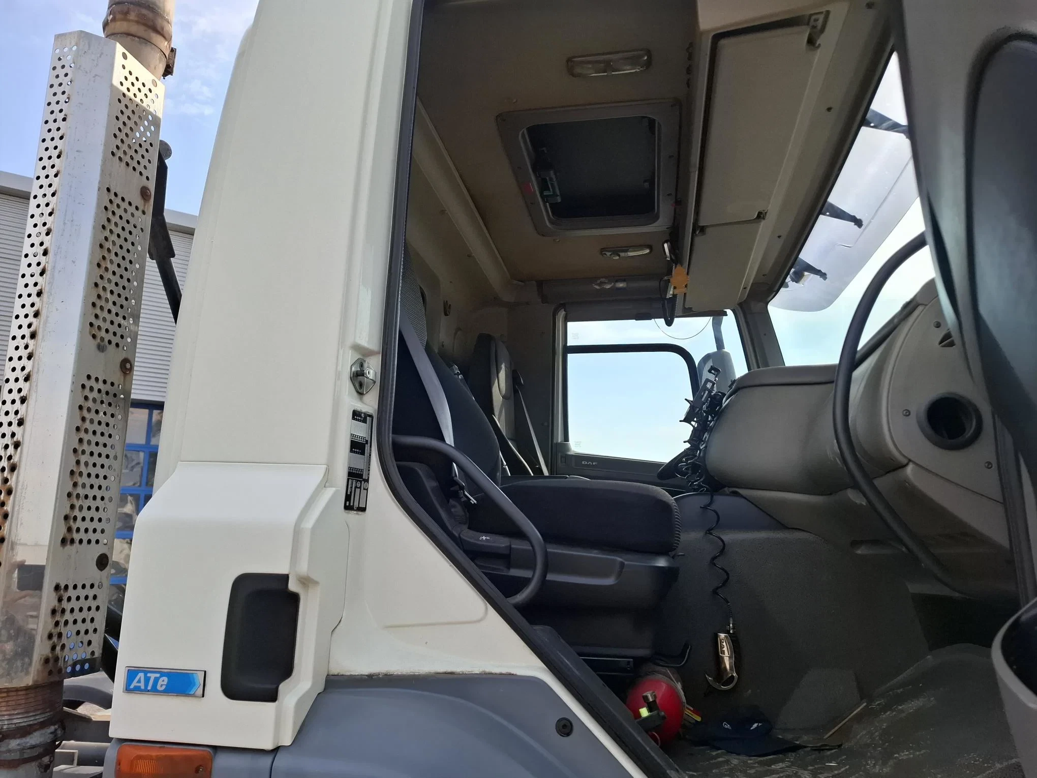DAF CF 85.410 2013 - / 8X4 / BIG AXLE / FULL STEEL / NL TRUCK / HTS CABLE SYSTEM 32 TON / AIRCO / AUTOMATIC / EURO-5 / 2013 obrázek 32