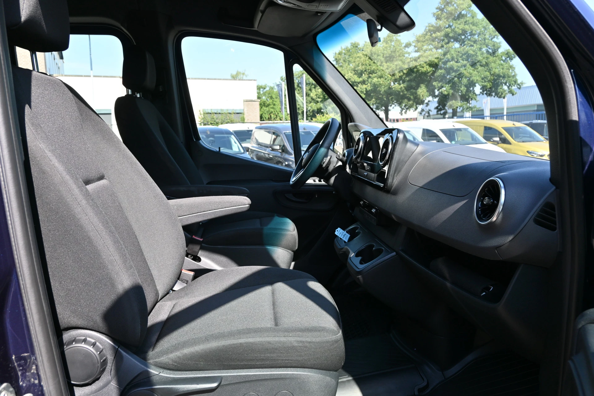 Mercedes-Benz Sprinter 2023 - 317 CDI L2 RWD DC Open Laadbak zdjęcie 8