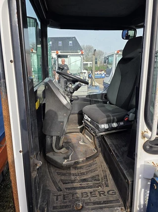 Terberg RT283 | TERMINAL TRACTOR 4X4| TURNING CHAIR. | AUTOMATIC GEAR | NOT RUNNING. 2011 - N/A obrazek 6