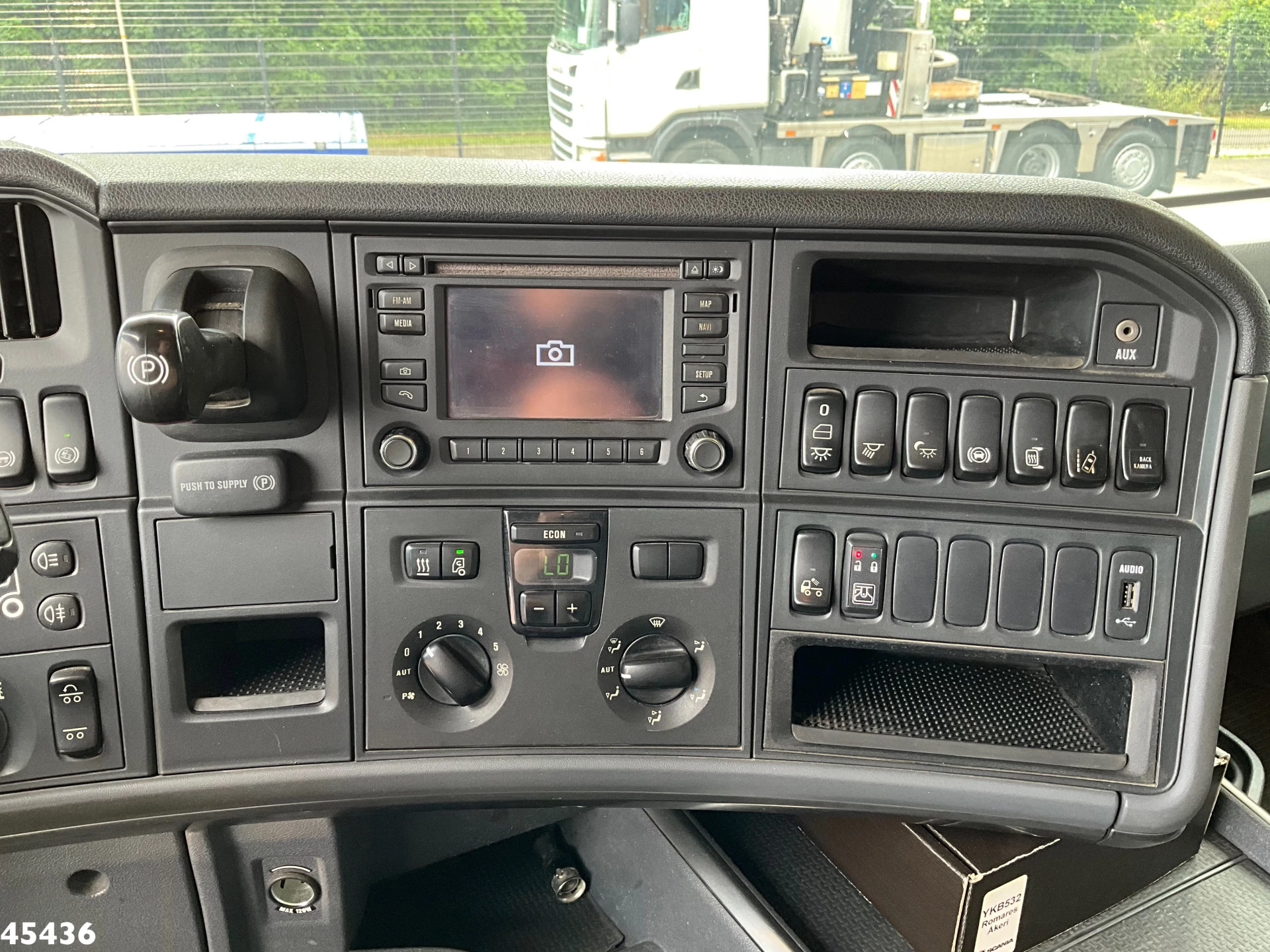Scania R 2017 - R490 8x2 Euro 6 Retarder HMF 85 Tonmeter laadkraan + Fly-jib image 18