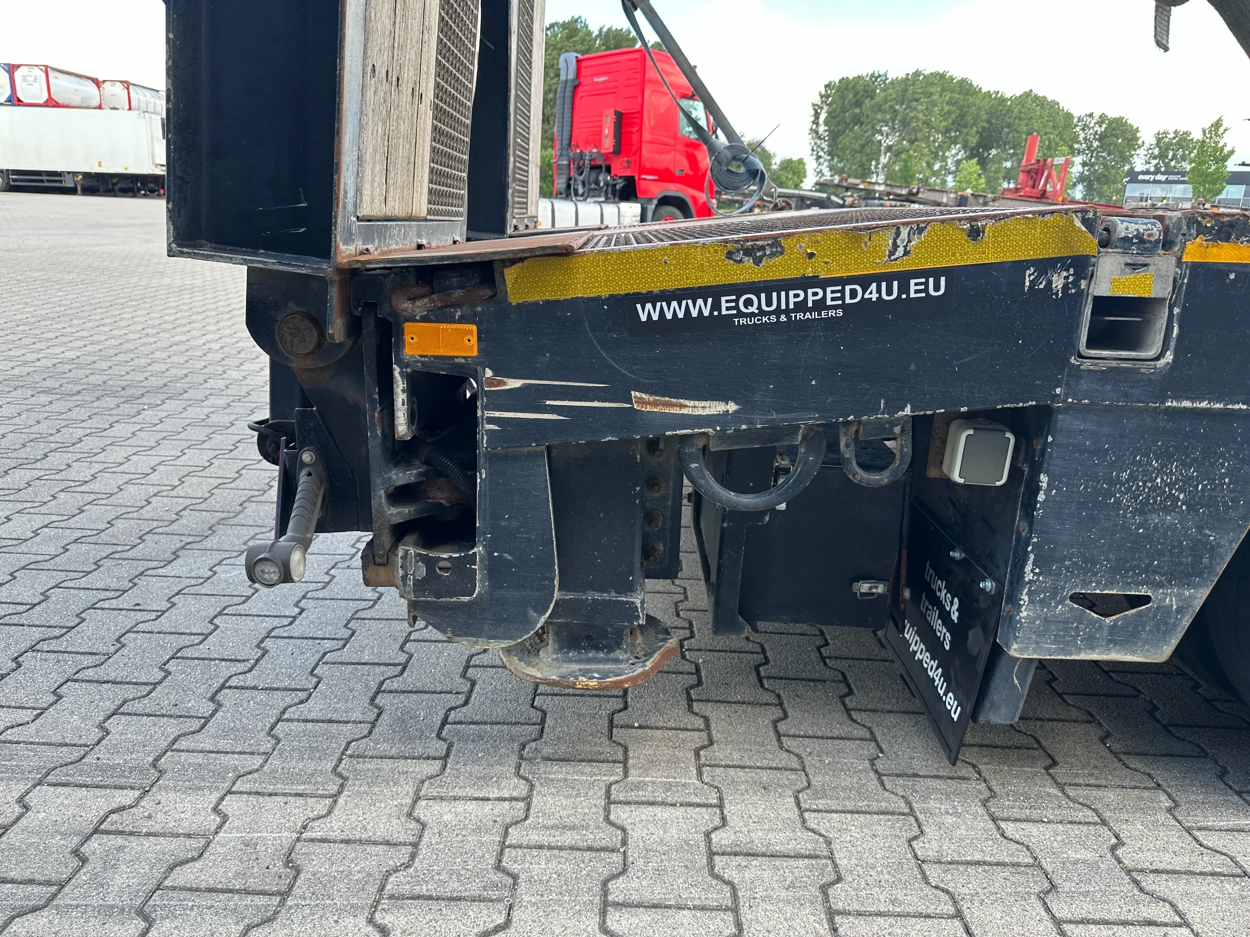 Broshuis 2015 - 3ABSD Lowloader 3-axle / GVW: 53.000kg / Neck: 23.000kg / hydraulic steering + ramps + loading table / 4.60m extendable / winch / liftaxle afbeelding 36