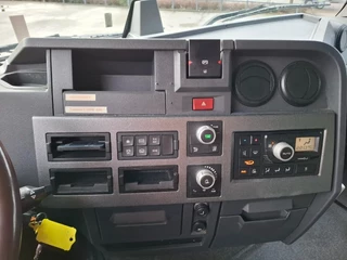 Renault T480 Comfort 2018 - / DOUBLE TANK / TUV:26-06-2026 / PARK-AIRCO / FRIDGE / LWDS / FULL-SPOILER / 2XBED / AUTOMATIC / EURO-6 / 2018 imagen 17