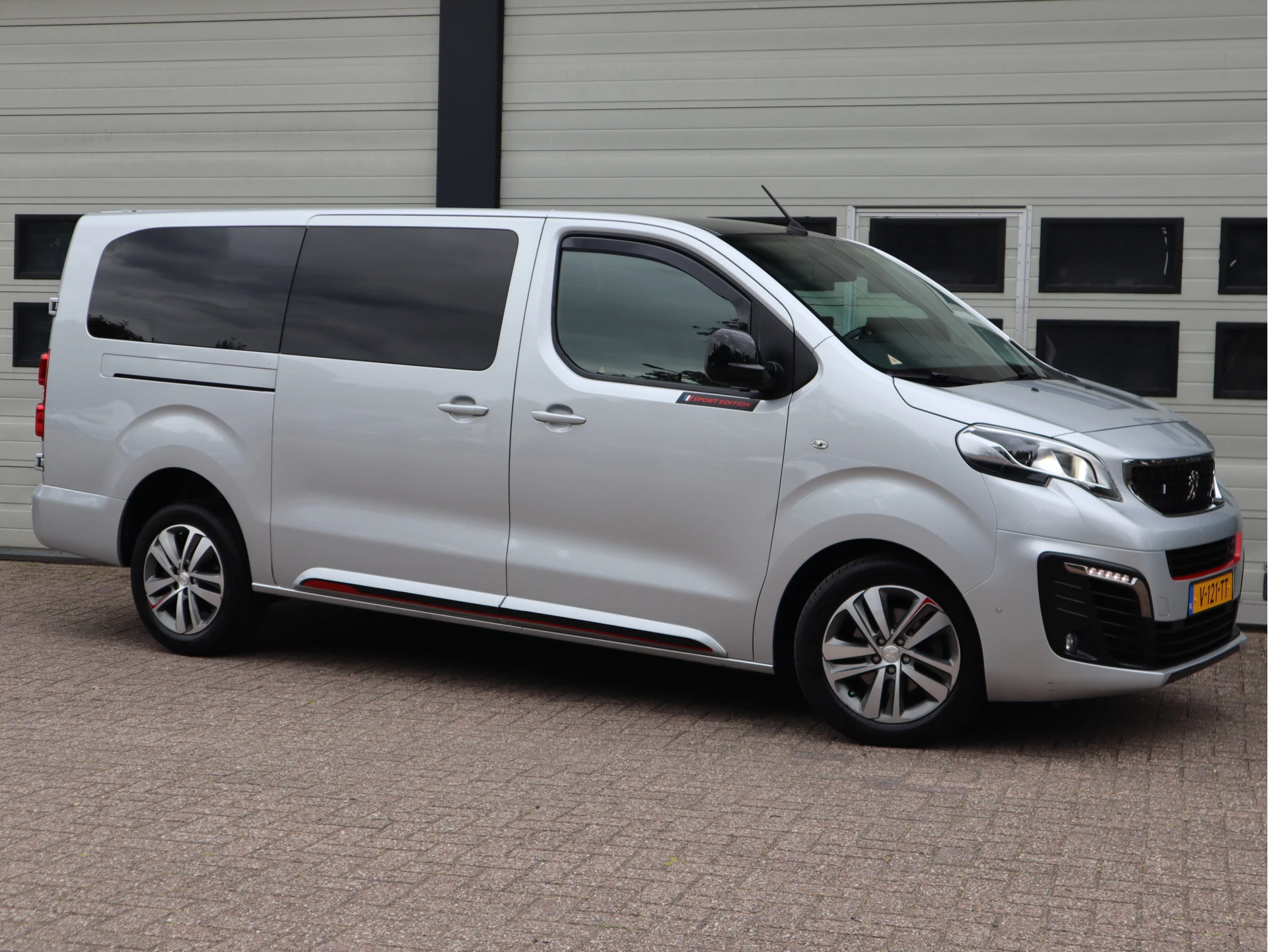 Peugeot Expert 2018 - 2.0 BlueHDI 177pk Euro 6 Automaat - Sport Edition - L3 Extra Lang - Cruise - Camera image 6