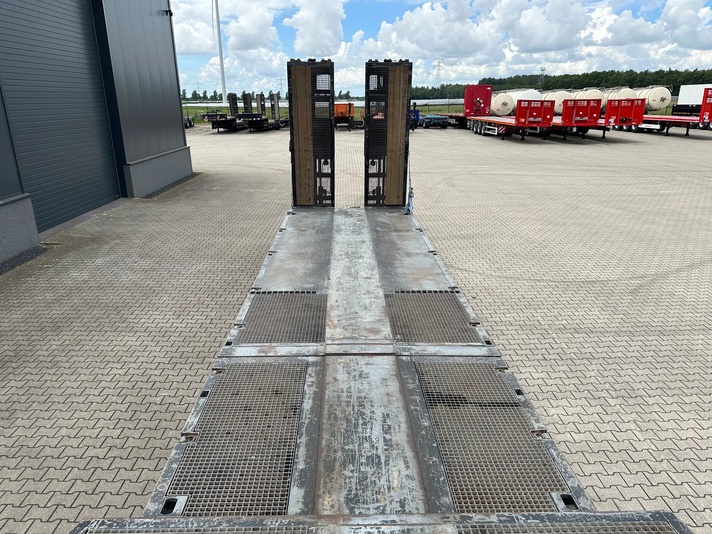 Broshuis 2017 - 3ABSD Lowloader 3-axle / GVW: 59.000kg / Neck: 23.000kg / hydraulic steering + ramps + loading table / 4.60m extendable / winch / liftaxle zdjęcie 74