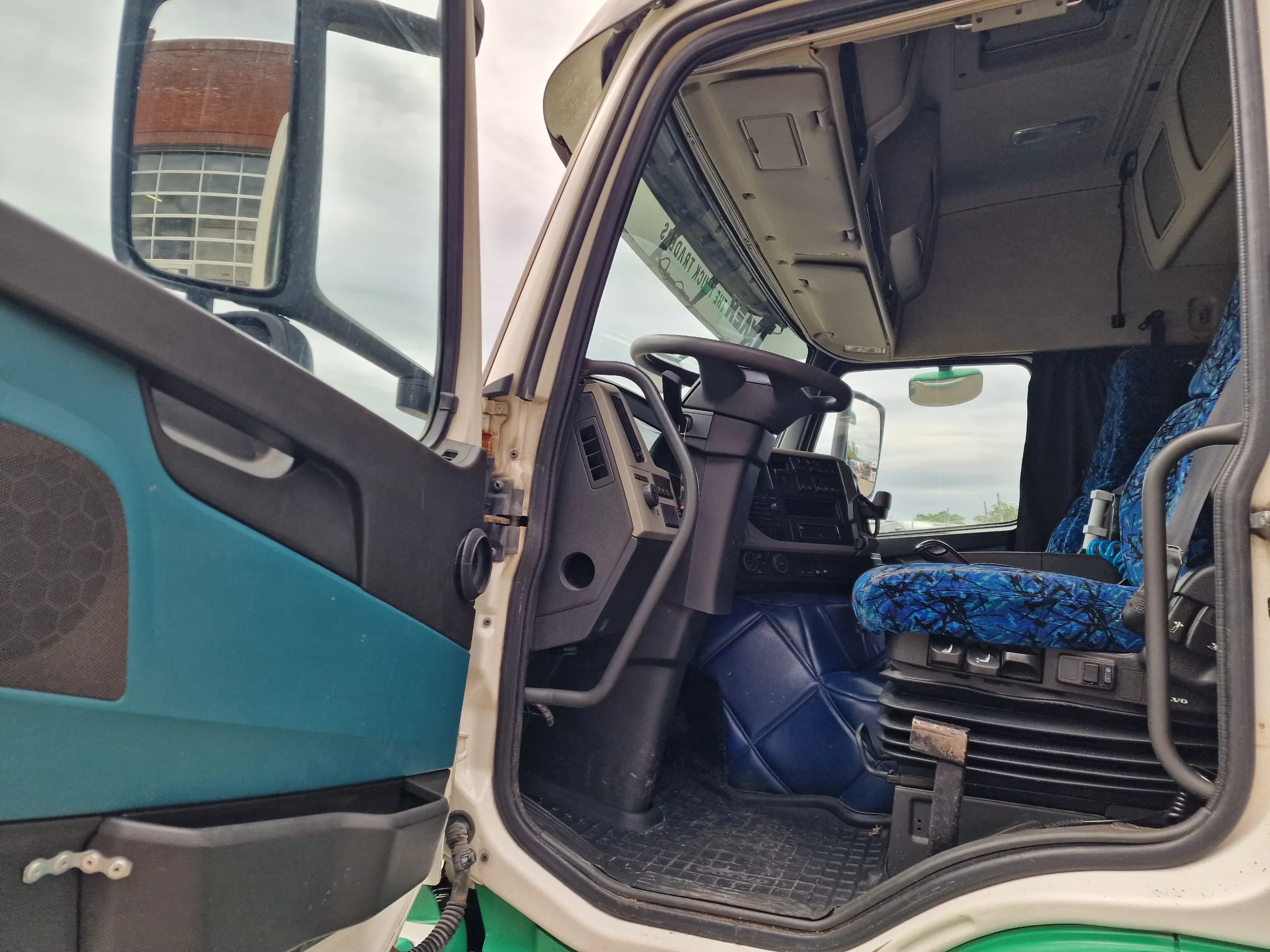 Volvo FM 2014 - 410 Globetrotter 6x2*4 - Livestock - Euro 6 - Steering axle zdjęcie 11