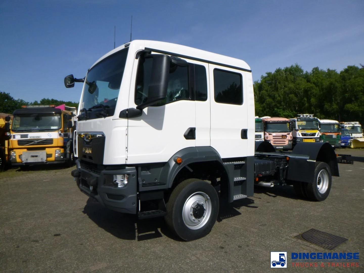 MAN TGM 2025 - 13.320 4X4 BL chassis / new/unused Bild 1