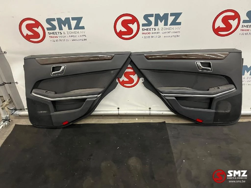 Mercedes-Benz - Occ set interieur met zetels S212 Mercedes obrázek 38