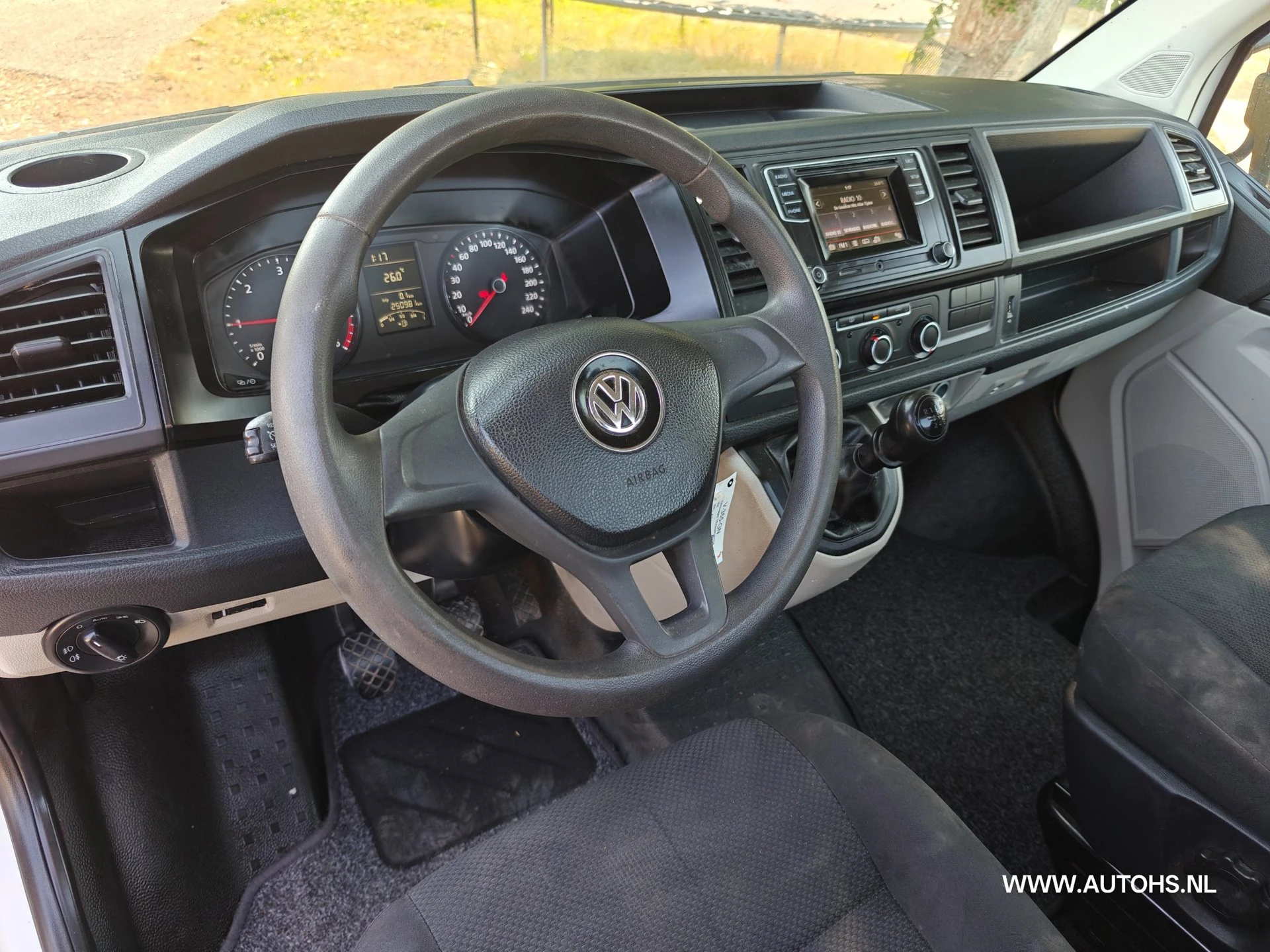 Volkswagen Transporter 2017 - 2.0 TDI L2H1 , EURO 6 , 150 PK , Airco , trekhaak, lengte bak 2.93 m. image 19