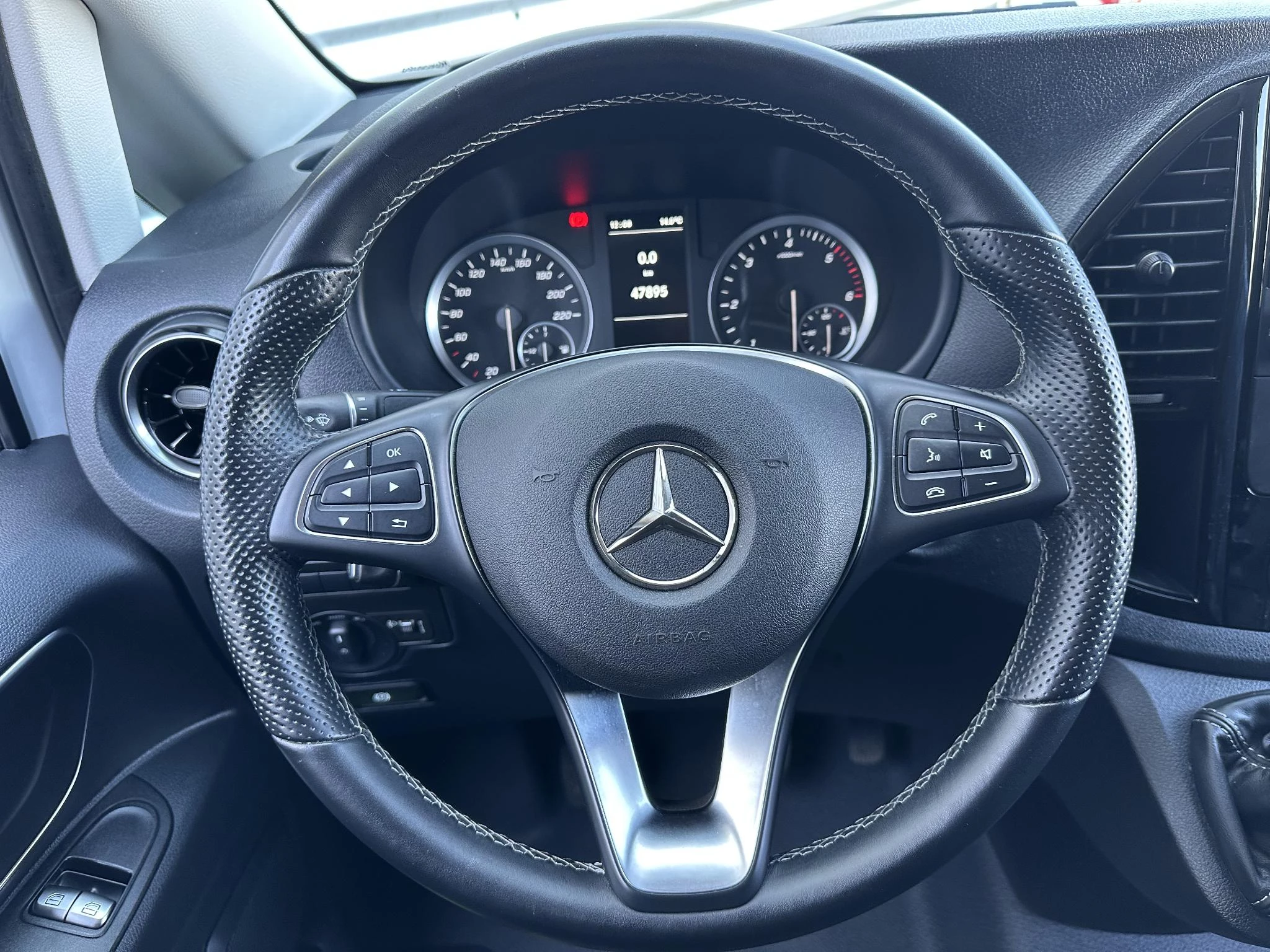 Mercedes-Benz Vito 2023 - 110 CDI L2 Airco Navigatie Parkeersensoren obrázek 9