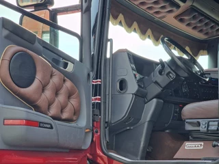 Scania T 2017 - T730 V8 Longline 6x2 - Show truck - Custom in- and exterior - New paint - New interior bild 9