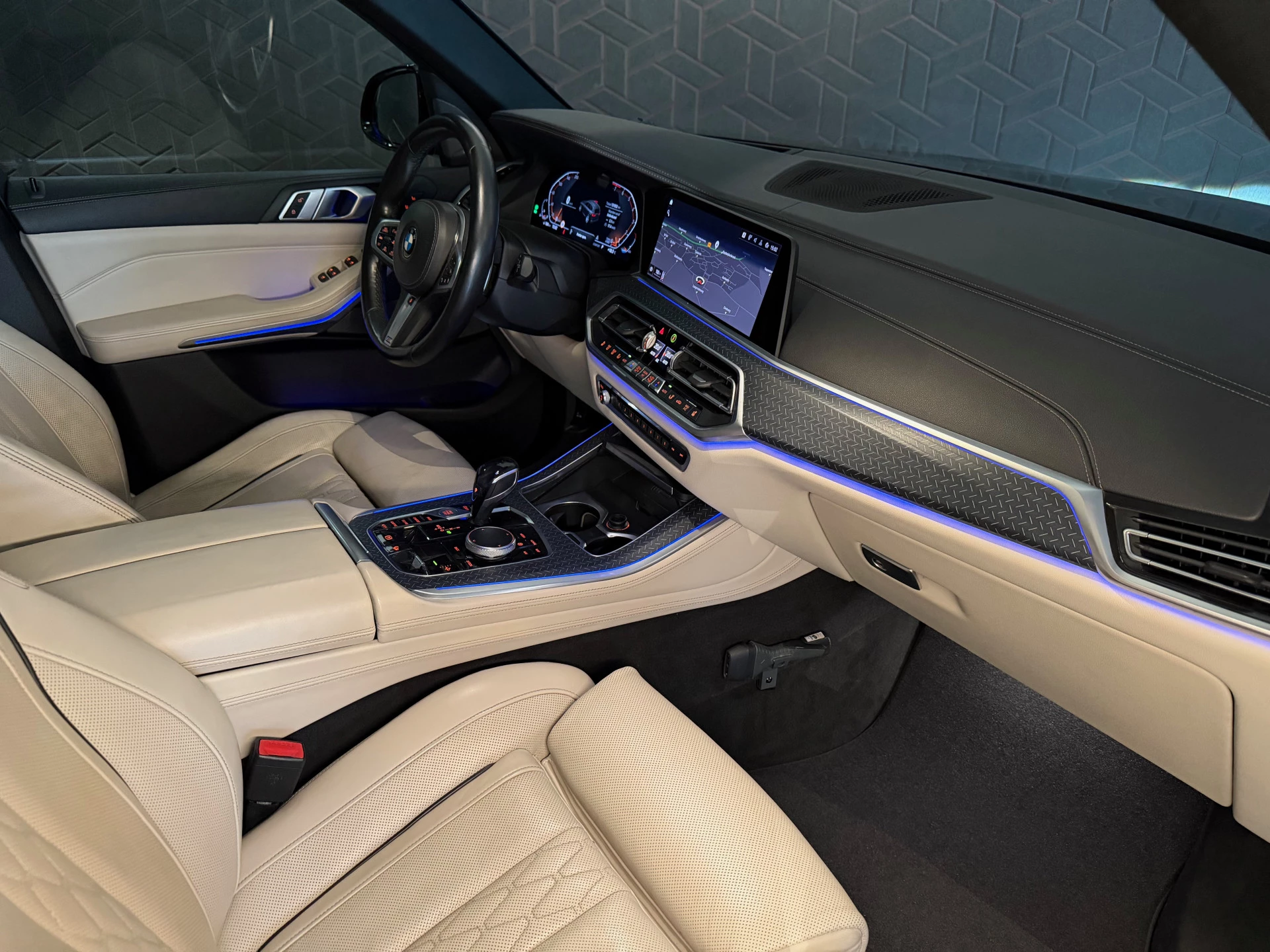BMW X5 2019 - xDrive40i High Exe 7p. изображение 14