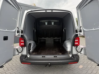 Volkswagen Transporter 2019 - 2.0 TDI 150 PK / L2H1 / DUBBELE CABINE / TREKHAAK / 1e EIG. / AIRCO / CRUISE / ISOFIX / NAVI image 6