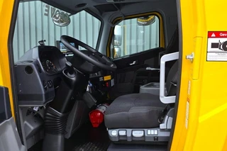 Grove 2025 - GMK5250XL-1 Available For Rent, Dutch Registration image 3 miniature