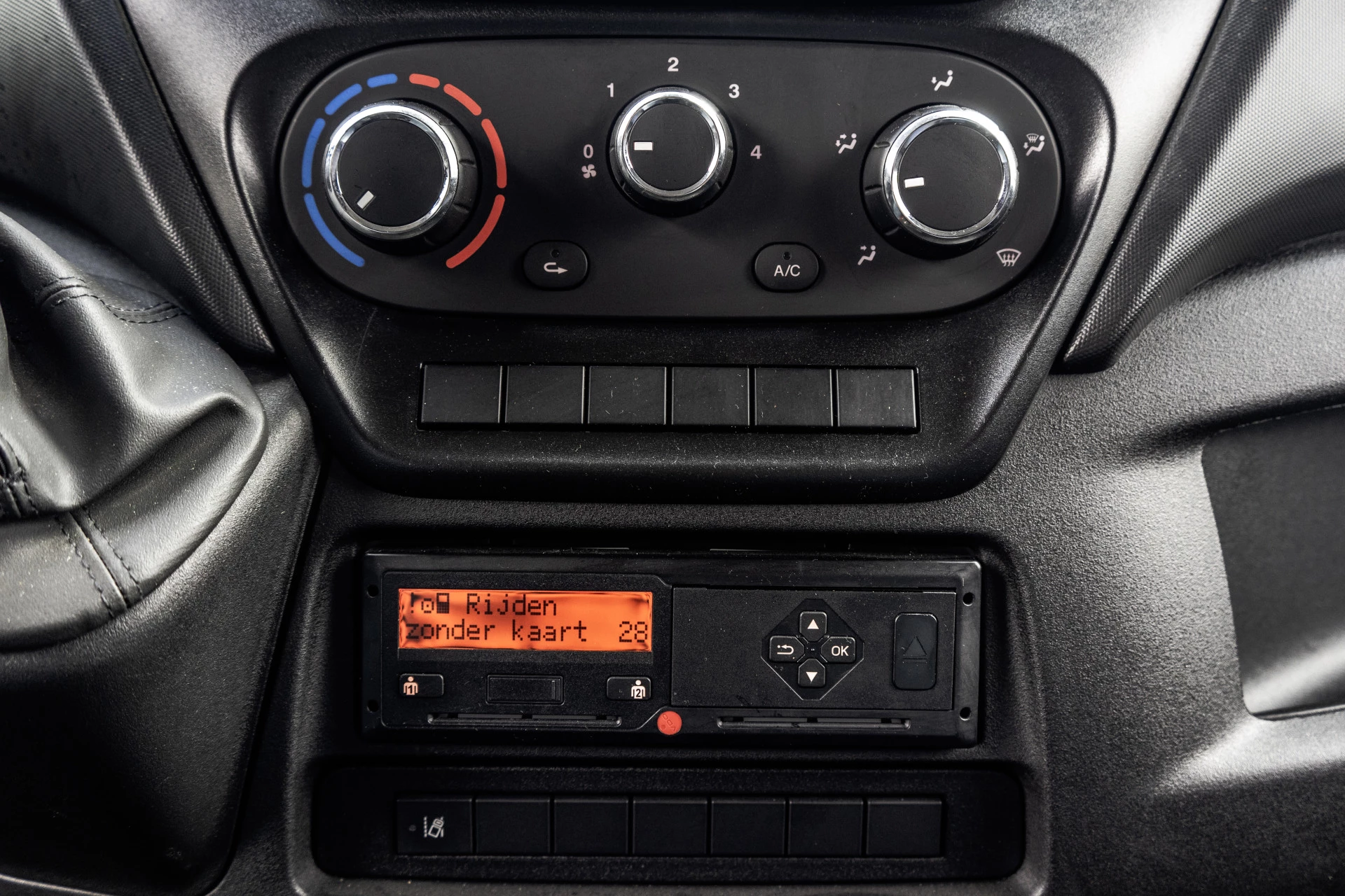 Iveco Daily 2018 - 50C18 | Glasresteel | Automaat | 180 PK | Camera | Navigatie | Cruise | Airco | Tachograaf | Euro 6 afbeelding 16