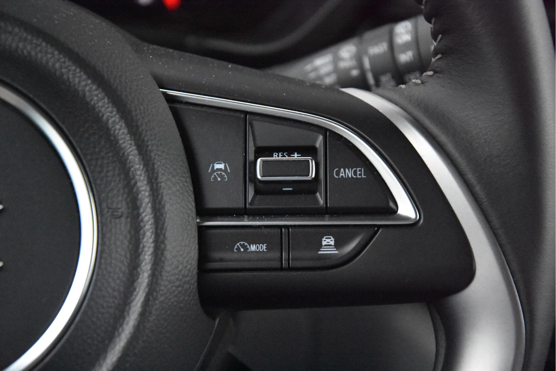 Suzuki Swift 2024 - 1.2 Select Smart Hybrid obrázek 6