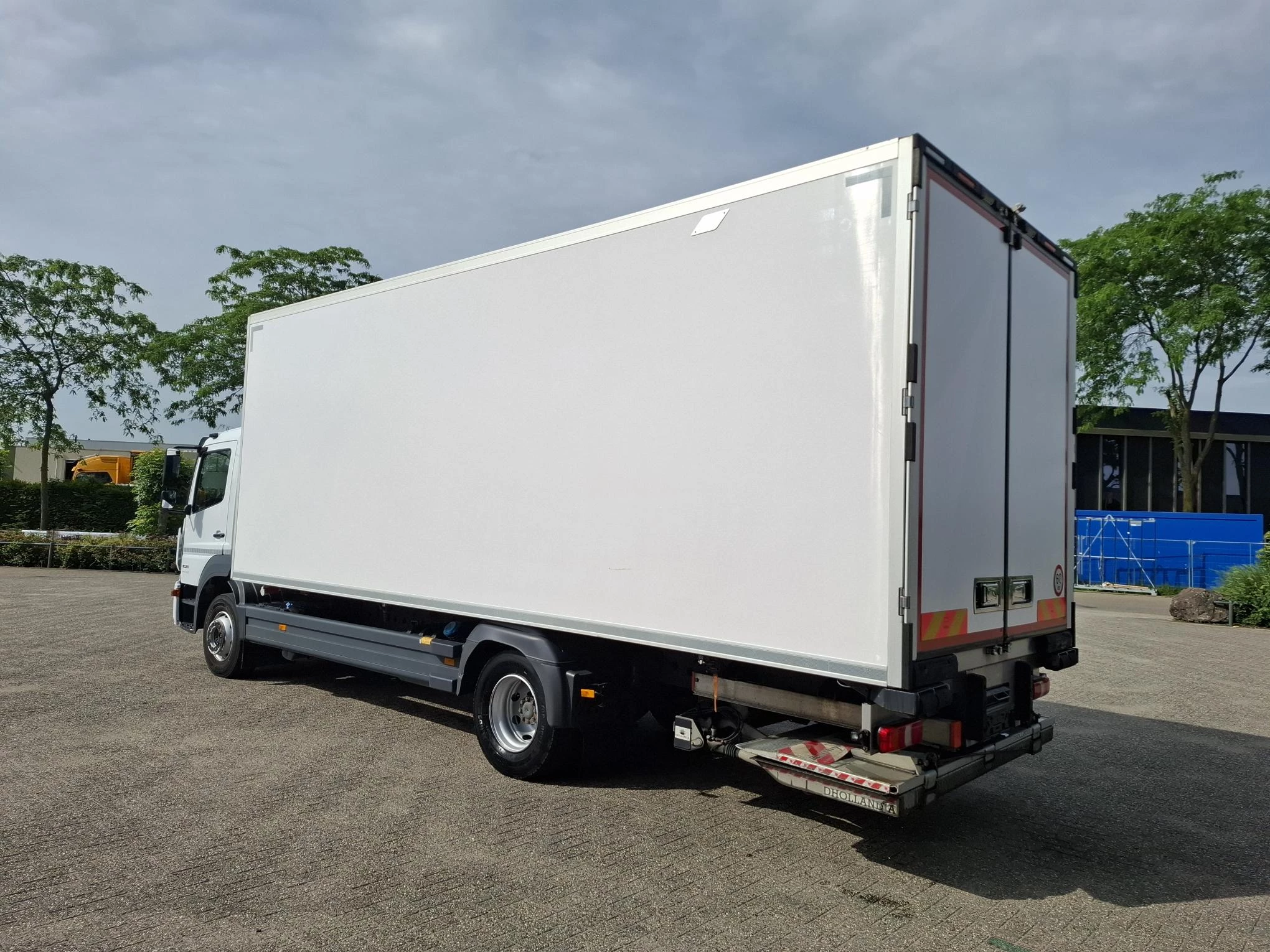 Mercedes-Benz Atego 2020 - 1523 / THERMOKING T560R / 201691 KM / LAMBERET ISOLATED COOLBOX 7MTR / PLATFORM 1500KG / TUV:06-11-2026 / TOP CONDITION / AUTOMATIC / EURO-6 / 2020 obrázek 3