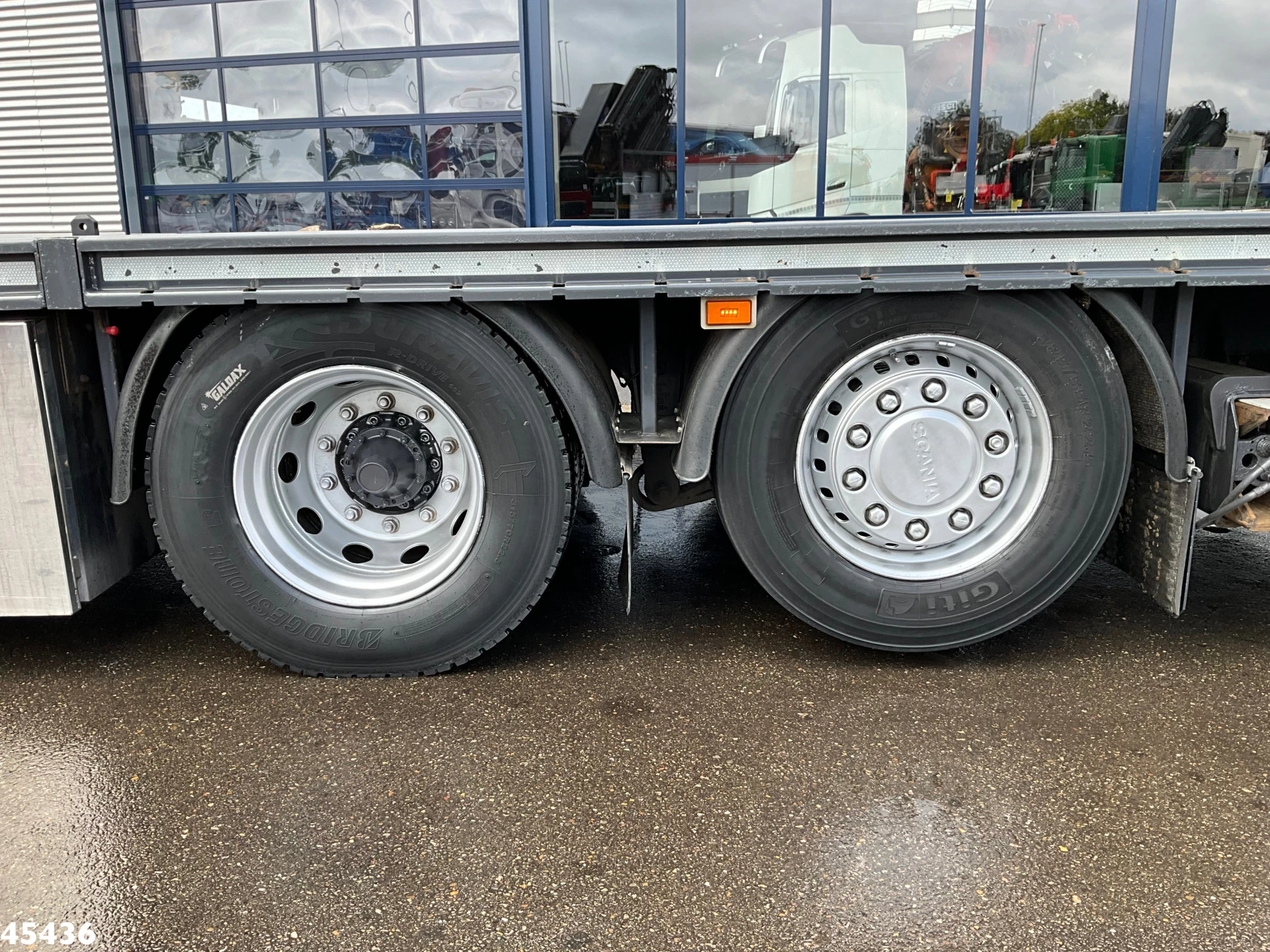 Scania R 2017 - R490 8x2 Euro 6 Retarder HMF 85 Tonmeter laadkraan + Fly-jib image 11