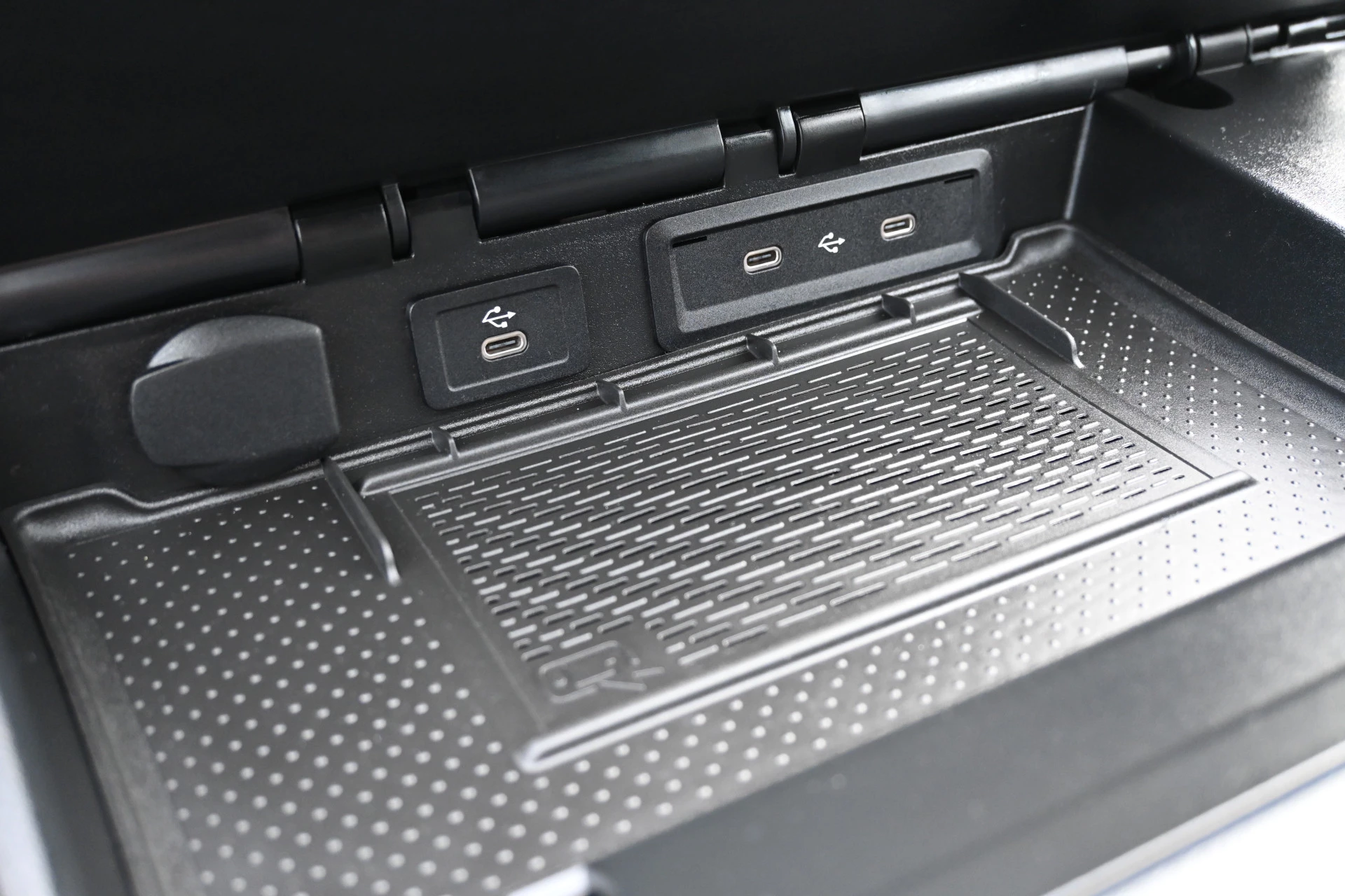 Mercedes-Benz eSprinter 2024 - 320 RWD L2H2 Select 81kWh obrázek 19