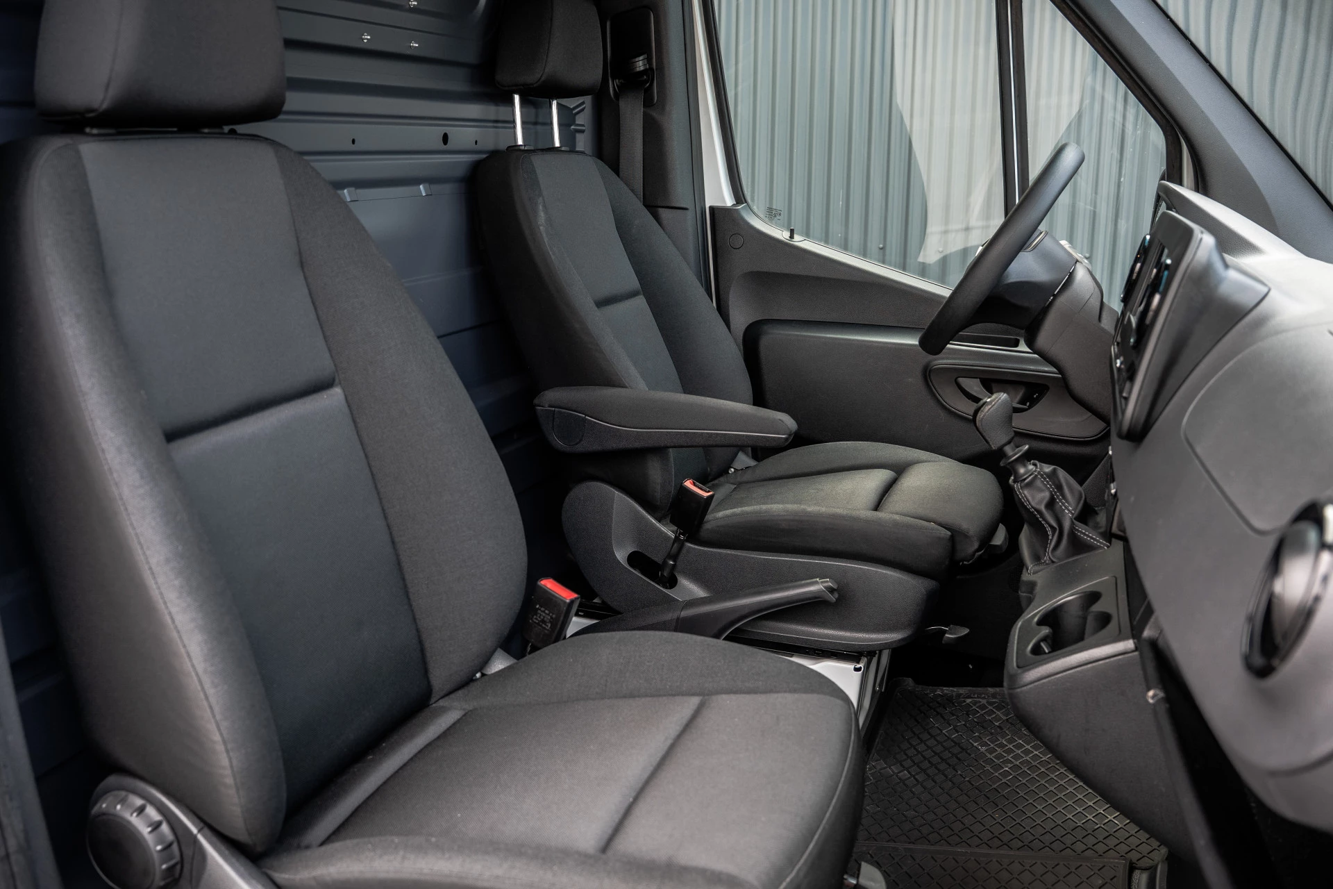 Mercedes-Benz Sprinter 2020 - 311 CDI RWD L2H2 | | Volledig Ingericht | Mbux | Camera | Climatronic afbeelding 18