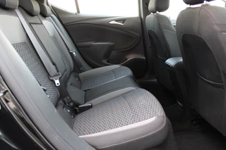 Opel Astra 2020 - 1.2T 130PK Business Edition AGR STOELEN NAVI CAMERA изображение 18