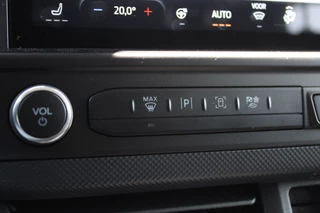 Ford Transit Custom 2024 - 320 2.0 TDCI L2H1 Trend DC 136pk - Carplay - Android - Camera - Trekhaak - LED koplampen - Stoelverwarming - Draadloos laden - Rijklaar image 31