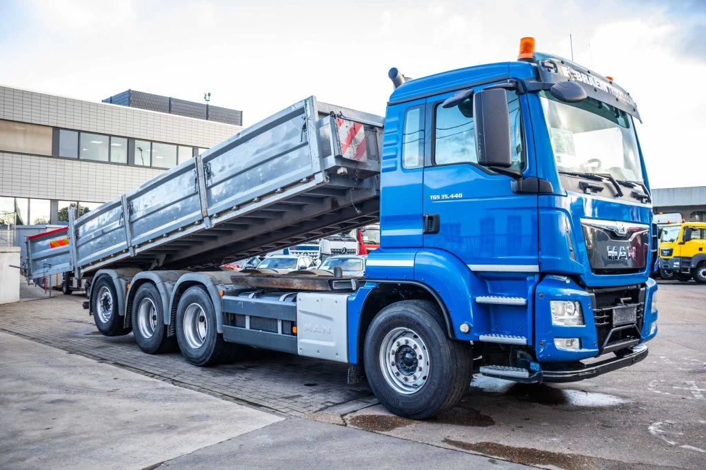 MAN TGS 2015 - 35.440 BL 8x4-4 Bild 2