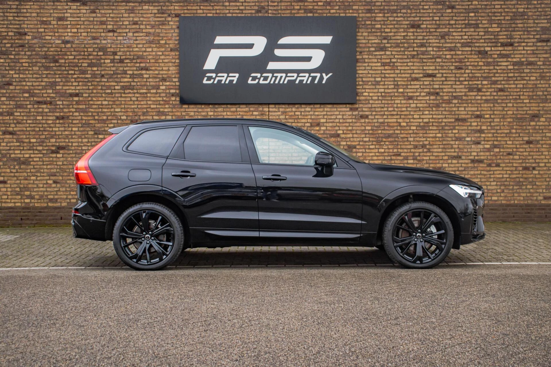 Volvo XC60 2024 - 2.0 T6 Plug-in hyb.AWD Ultra Dark, BTW, Pano, H&K obrázek 7