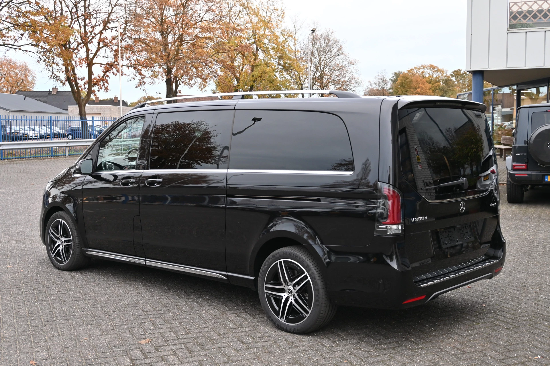 Mercedes-Benz V-Class 2024 - 300d 4-Matic AMG DC L3 XL image 15
