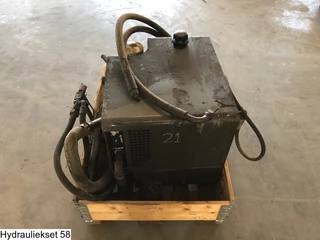 Universeel N/A - Pump, tank and hydraulic hoses bild 6