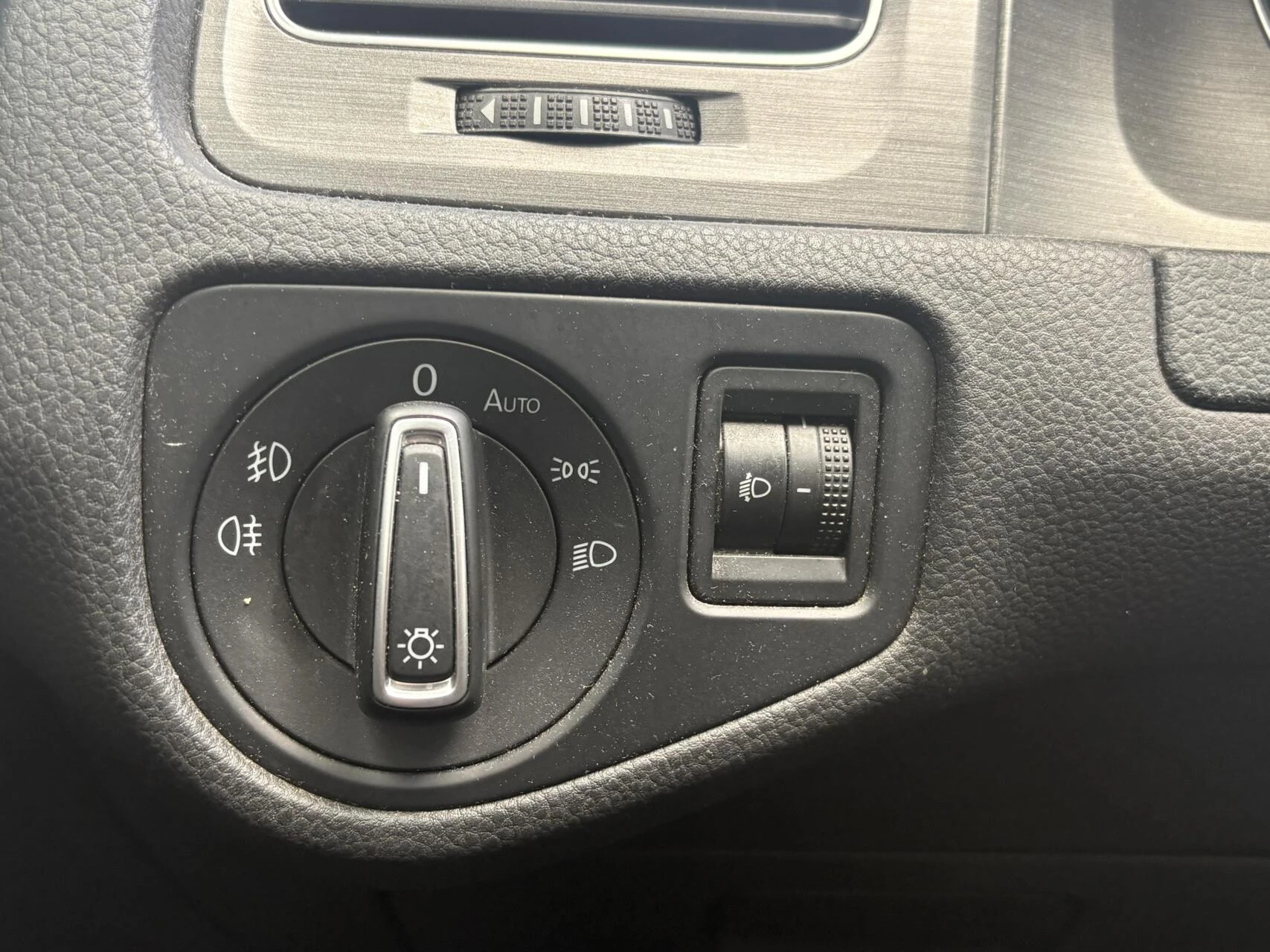 Volkswagen Golf 2013 - 1.6 TDI Comfortline BlueMotion zdjęcie 21