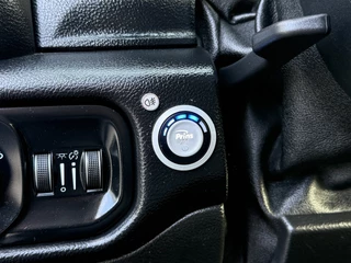Dodge Ram 1500 2018 - 5.7 V8 4x4 BIG HORN / CREW CAB / LPG-G3 / NL AUTO / PANO / CAMERA / 3.5T TREKHAAK / GORILLA EXHAUST immagine 14