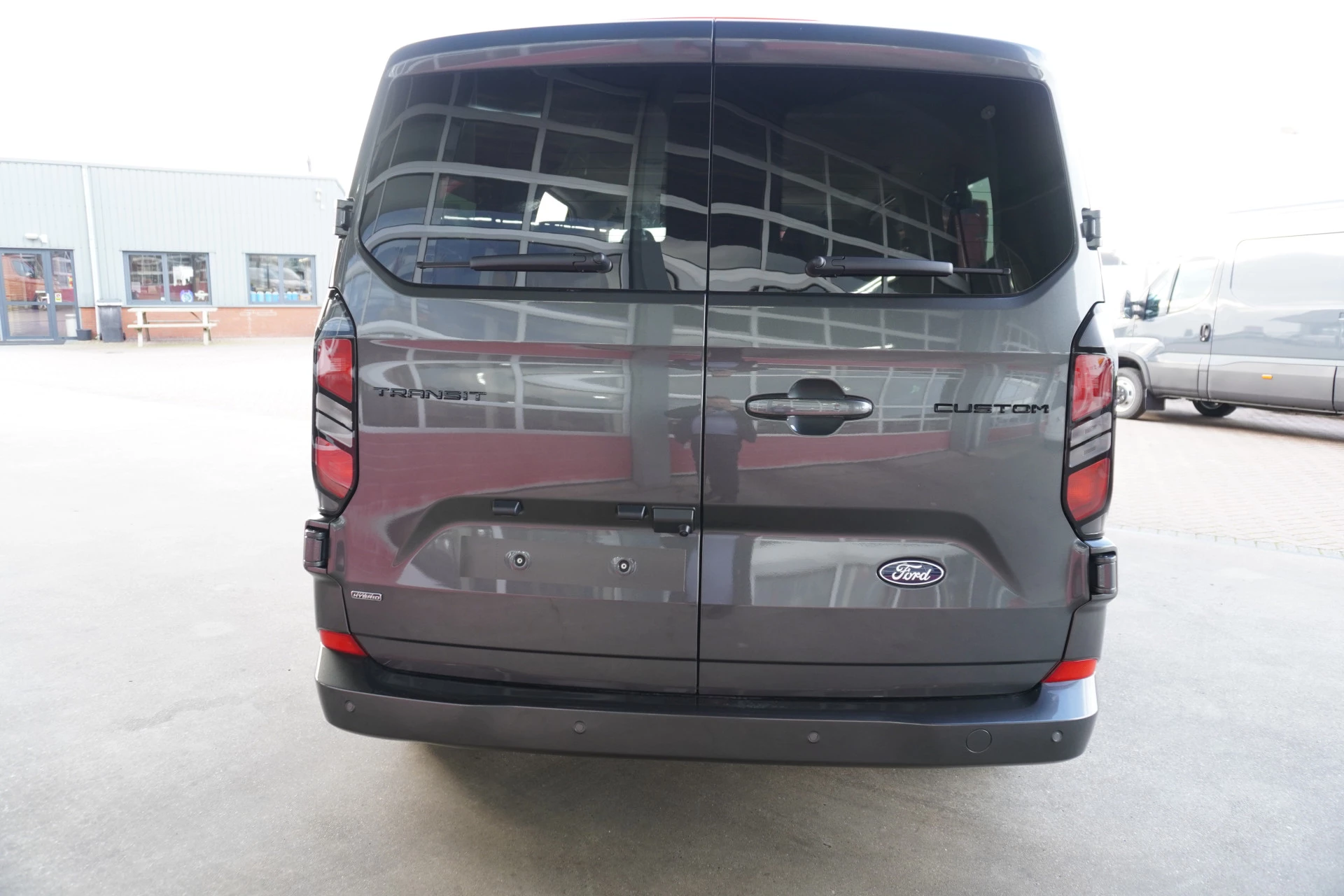 Ford Transit Custom 2025 - 320L 2.5 PHEV 233PK L2H1 Limited 8 Persoons PHEV Automaat imagen 6