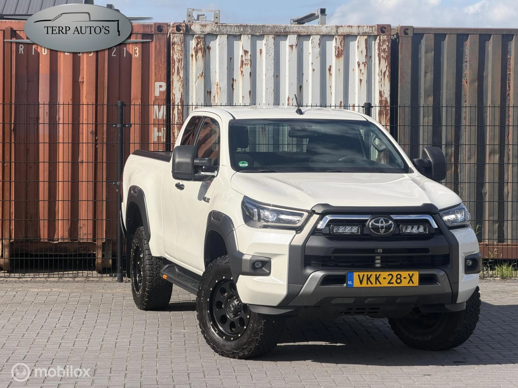 Toyota Hilux 2021 - 2.8 D-4D Professional premium V&B Luchtvering afbeelding 1