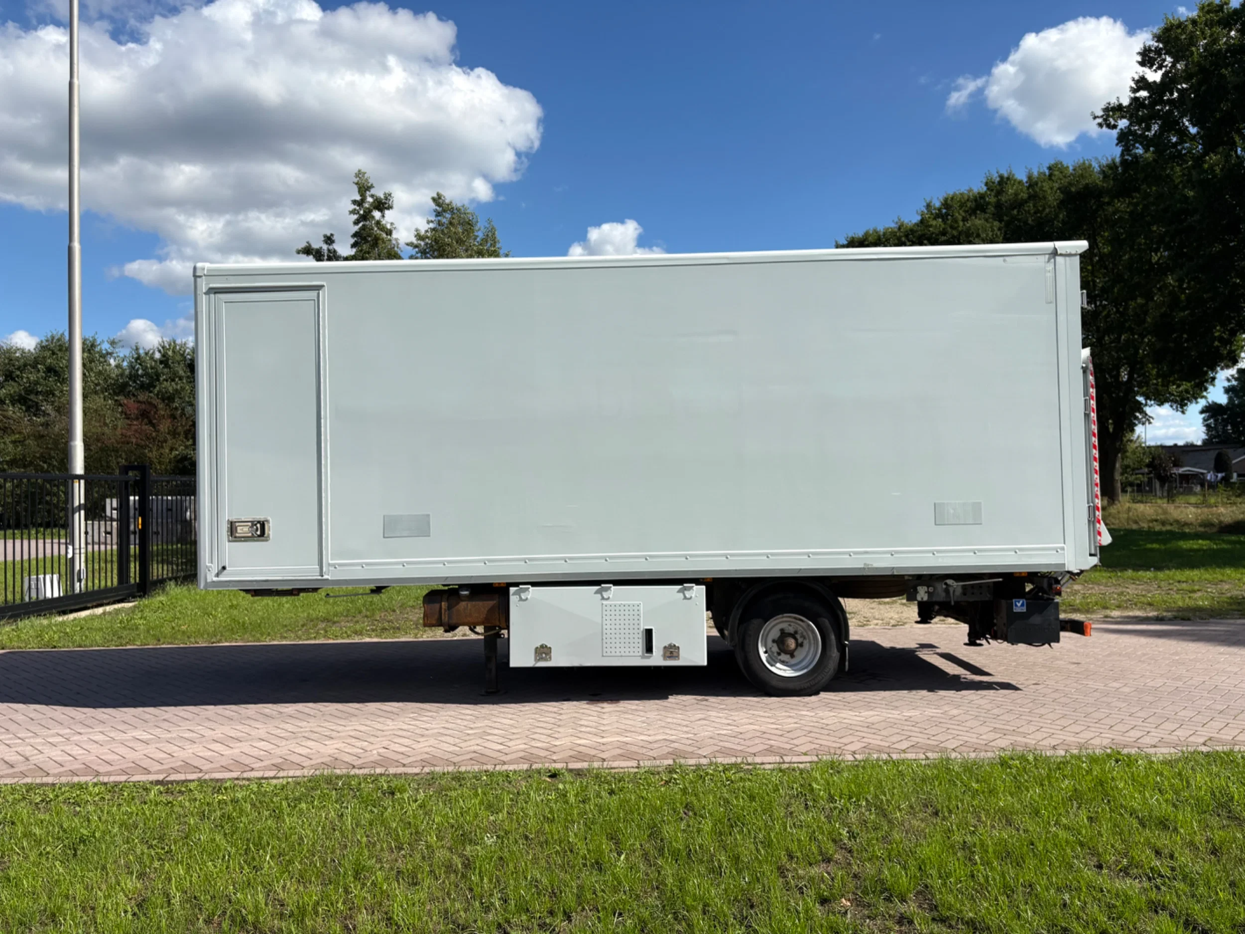 VF minitrailer 2010 - be oplegger 6.6 ton BLOEMEN OPLEGGER gesloten laadklep 1000 kg image 1