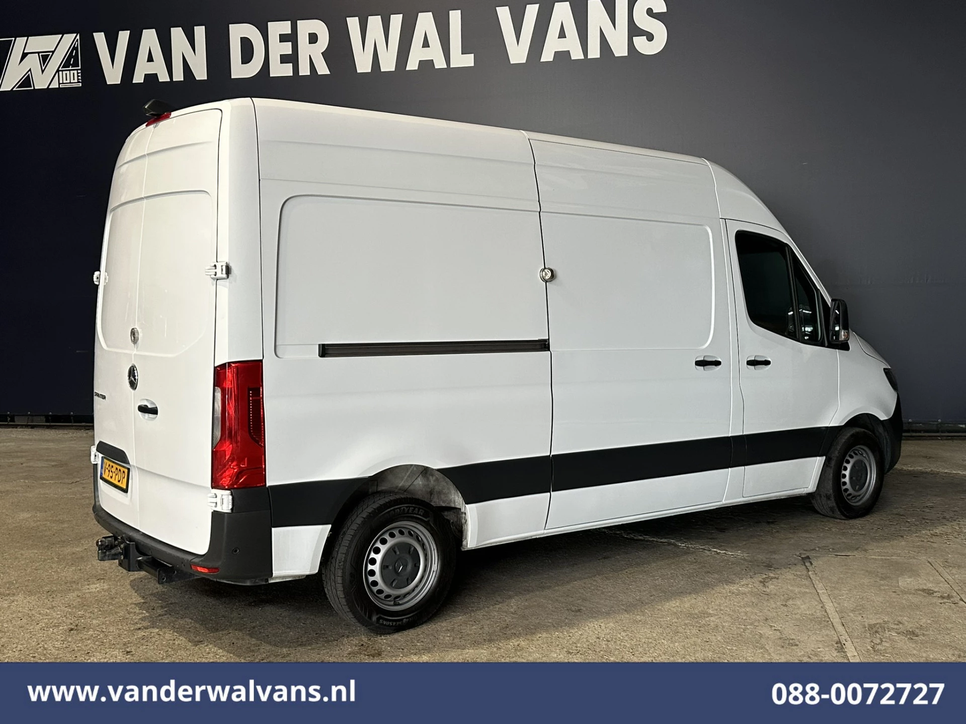 Mercedes-Benz Sprinter 2020 - 214 CDI 143pk L2H2 Euro6 Airco | Camera | Apple Carplay | Cruisecontrol | Trekhaak Bild 10