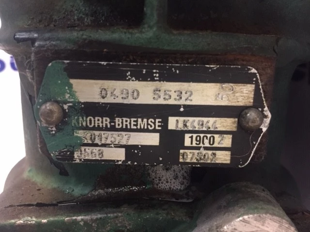 Volvo - 21457378 / 21098919 COMPRESSOR KNORR-BREMSE K01727 Bild 2