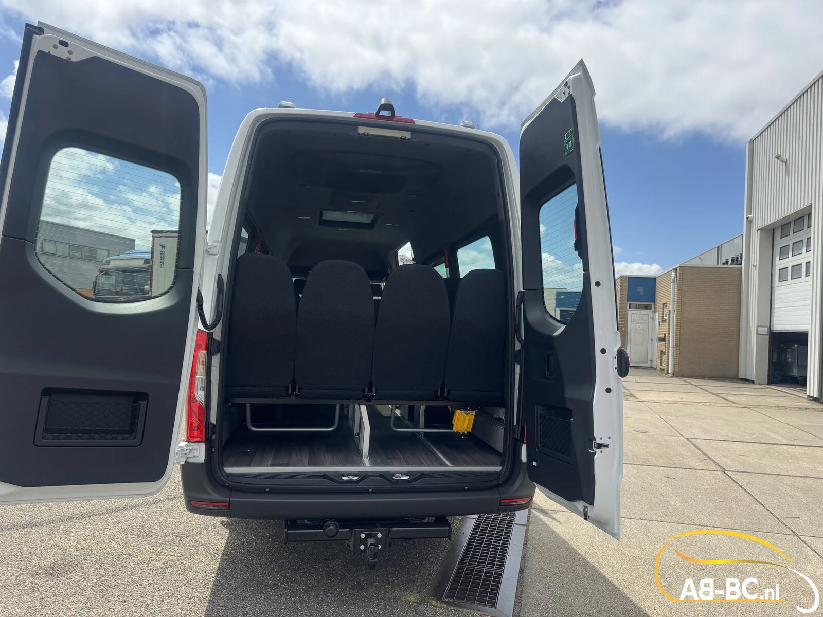 Mercedes-Benz Sprinter 2026 - Transfer 45, 23 Seats, Euro 6 image 19