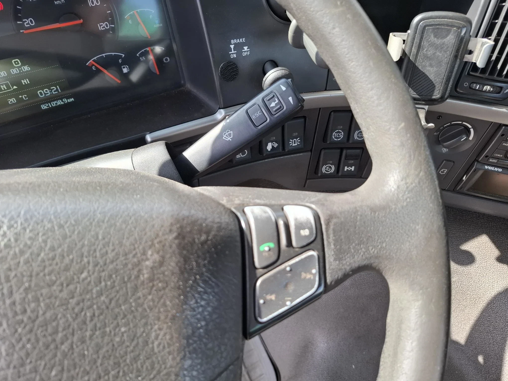Volvo FM 11.370 2012 - / HMF 1420 REMOTED CRANE / LIFT+LENKACHSE / AIRCO / FRIDGE / AUTOMATIC / EURO-5 / 2012 изображение 29