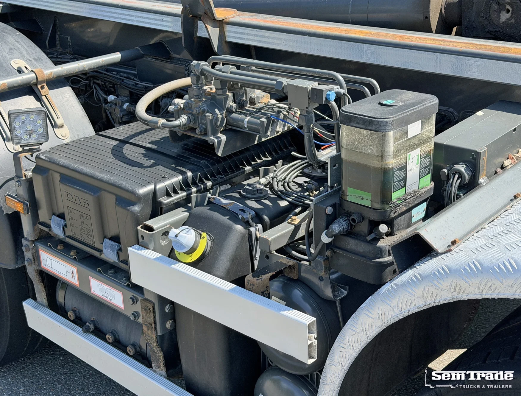 Ginaf X 4241 S 2008 - 8X4 EURO 5 MANUAL GEARBOX 460 HP ONLY 159.500 KM 4-AXLE AIRCO SUPER CONDITION HOLLAND-TRUCK afbeelding 23