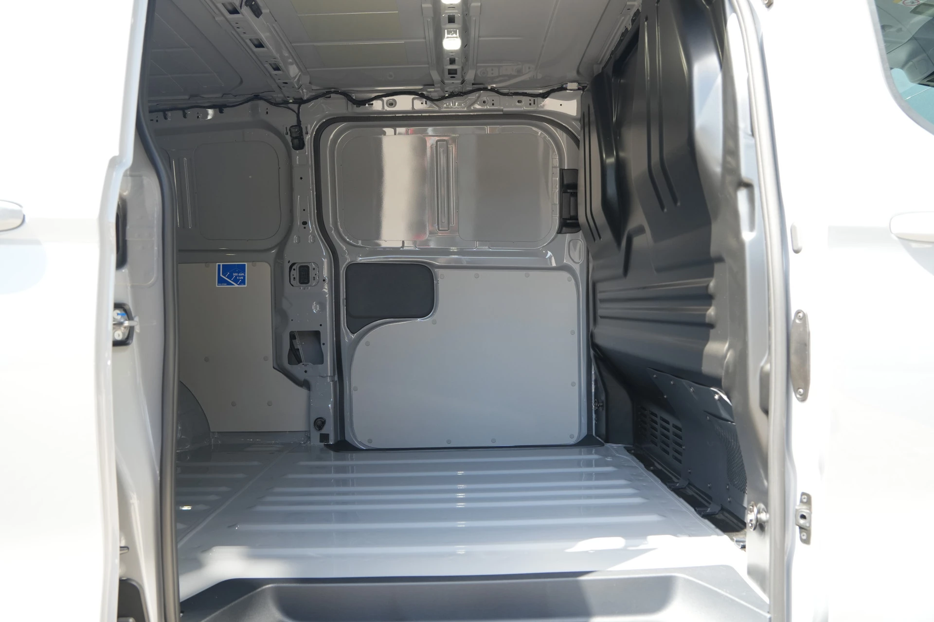 Ford E-Transit Custom 2026 - 340 L2H1 Limited 71 kWh 218pk - 2x Schuifdeur - AGR Bestuurdersstoel - Trekhaak - ACC - B&O - Navi - Stoel/Stuurverwarming - 360 Camera - Blindspot - Rijklaar obrázek 14