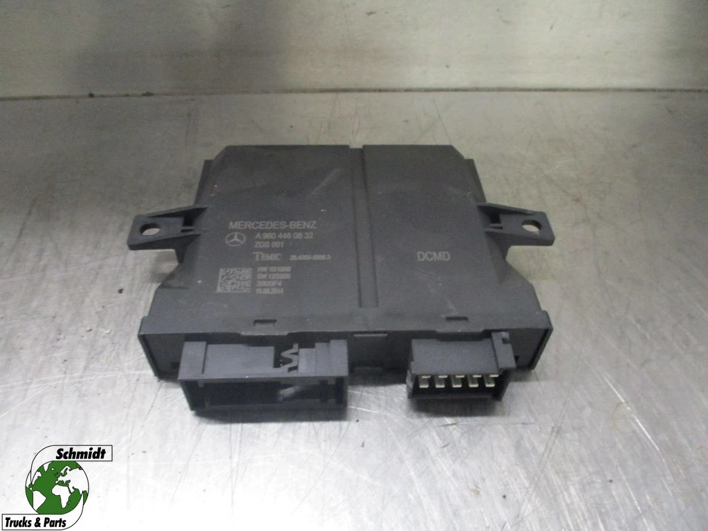 Mercedes-Benz Actros - A 960 446 08 32 DEURMODULE EURO 6 imagen 1