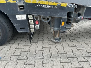Broshuis N/A 2017 - 3ABSD Lowloader 3-axle / GVW: 59.000kg / Neck: 23.000kg / hydraulic steering + ramps + loading table / 4.60m extendable / winch / liftaxle image 34