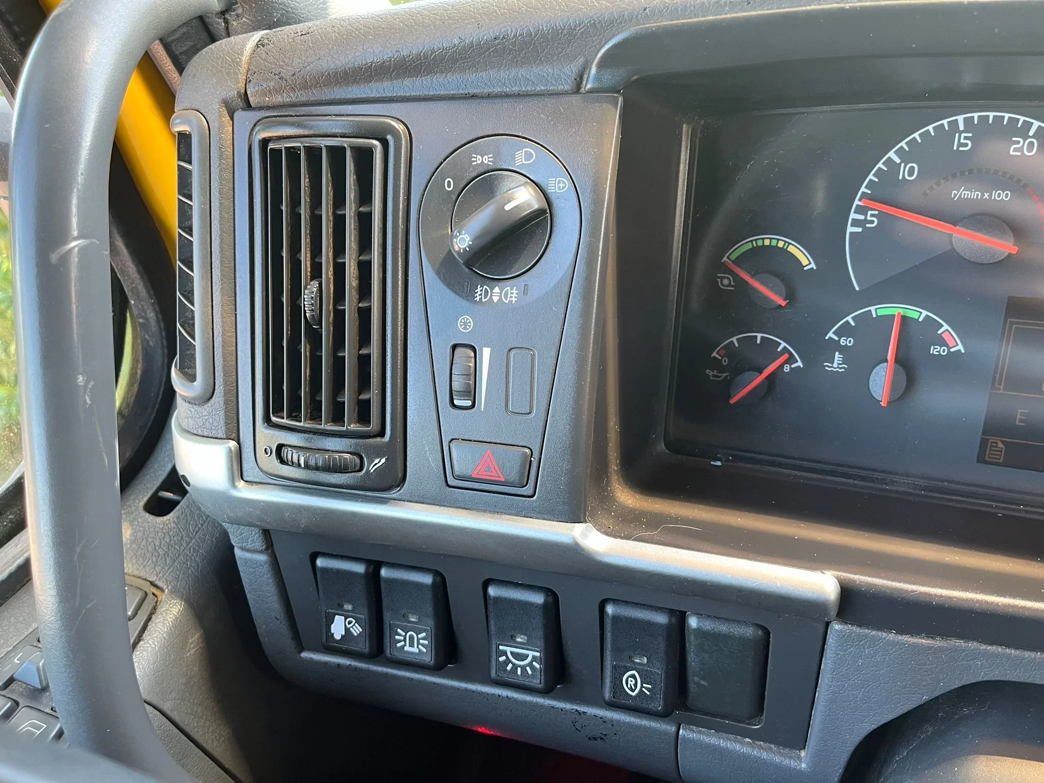 Volvo FM 2005 - 9 6X2R afbeelding 30