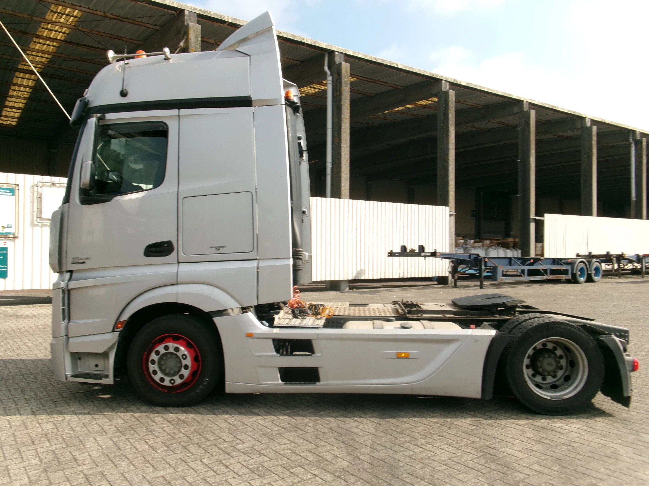 Mercedes-Benz Actros 2013 - 1845 LS EURO 5 NL TRUCK image 27